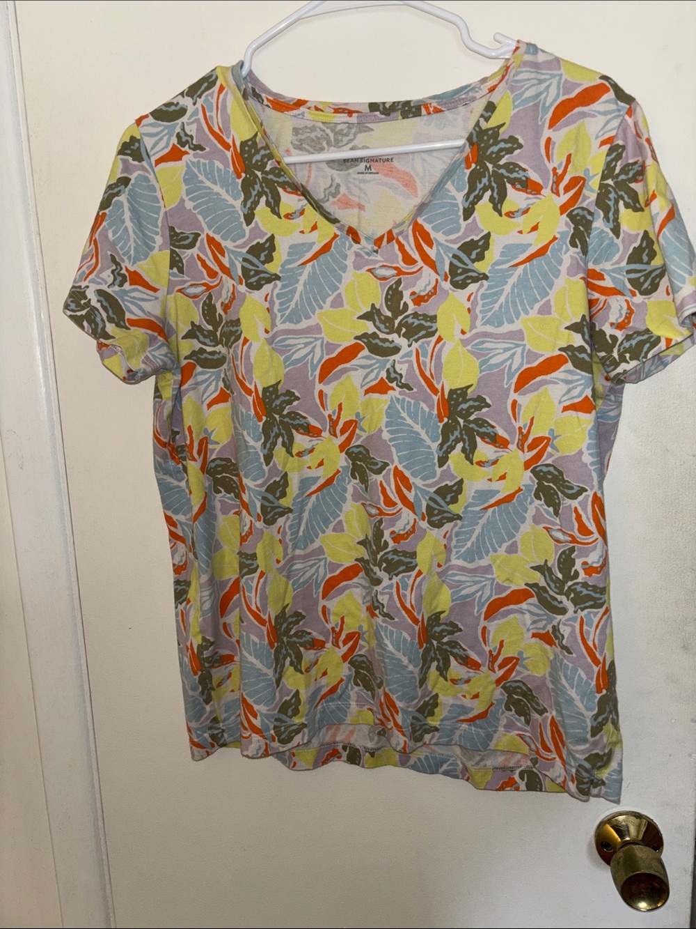 L.L. Bean Multicolor Floral V-Neck Short Sleeve Tee Size Medium